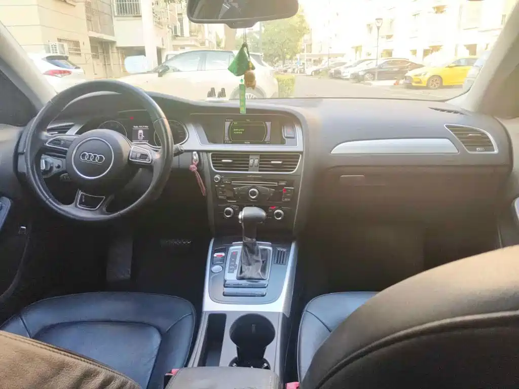 Фото 11 - Audi A4L