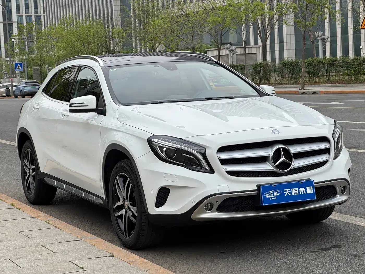 Mercedes-Benz GLA 2015 GLA 220 4MATIC Fashion Edition фото 3