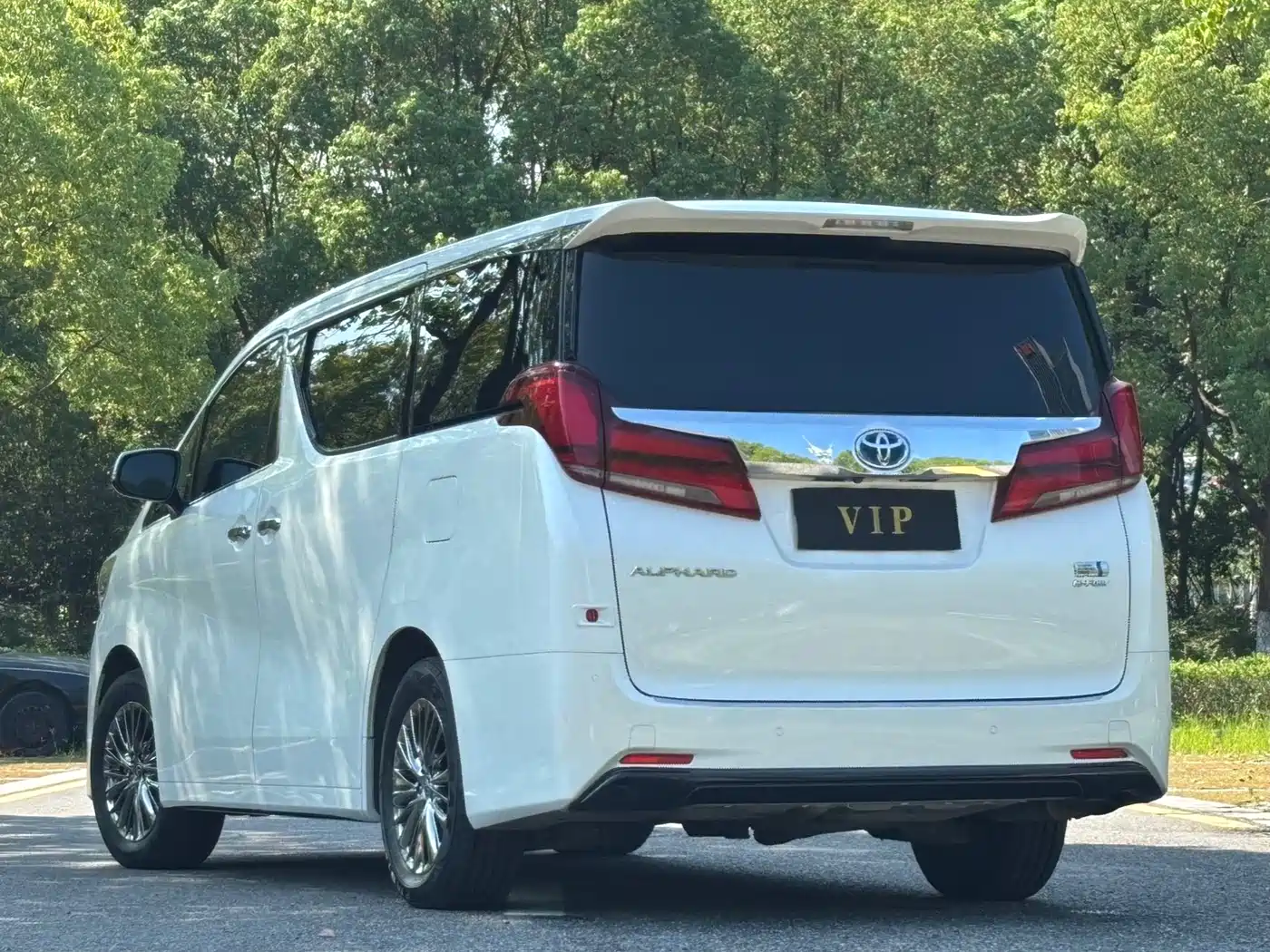 Toyota Alphard 2019 Hybrid 2.5L Luxury фото 4