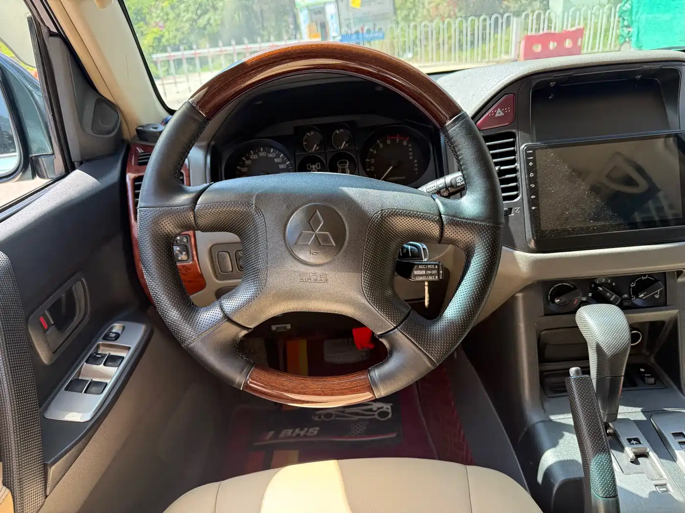 Mitsubishi Pajero 2006 Model 3.0L AT GLS фото 10