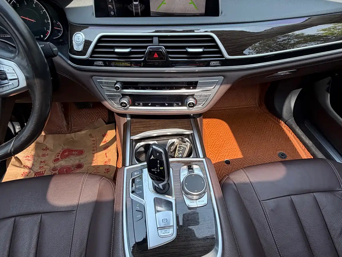 BMW 7 Series 2017 730Li Leading Edition фото 7