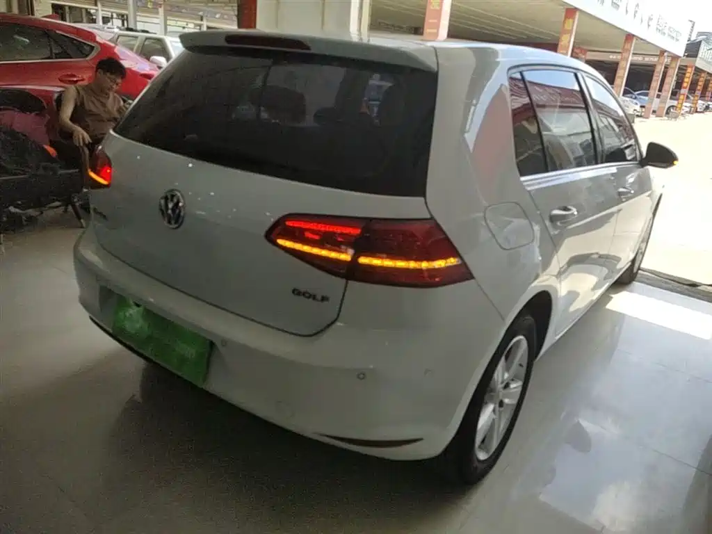 Volkswagen Golf 2016 1.6L Automatic Comfort фото 7