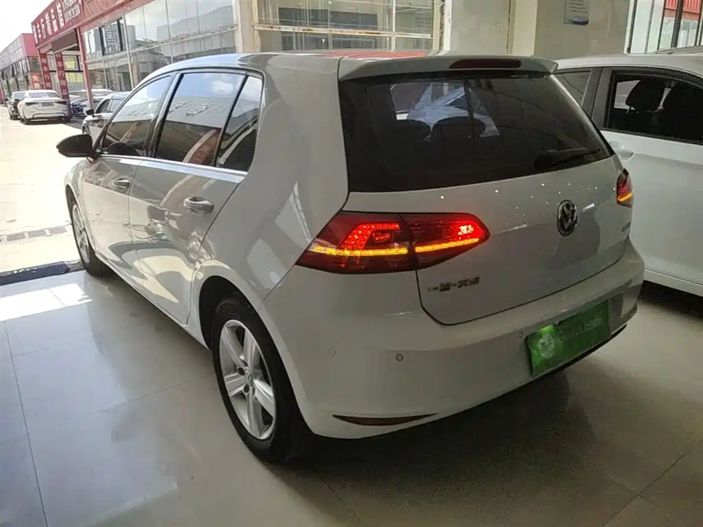 Volkswagen Golf 2016 1.6L Automatic Comfort фото 5