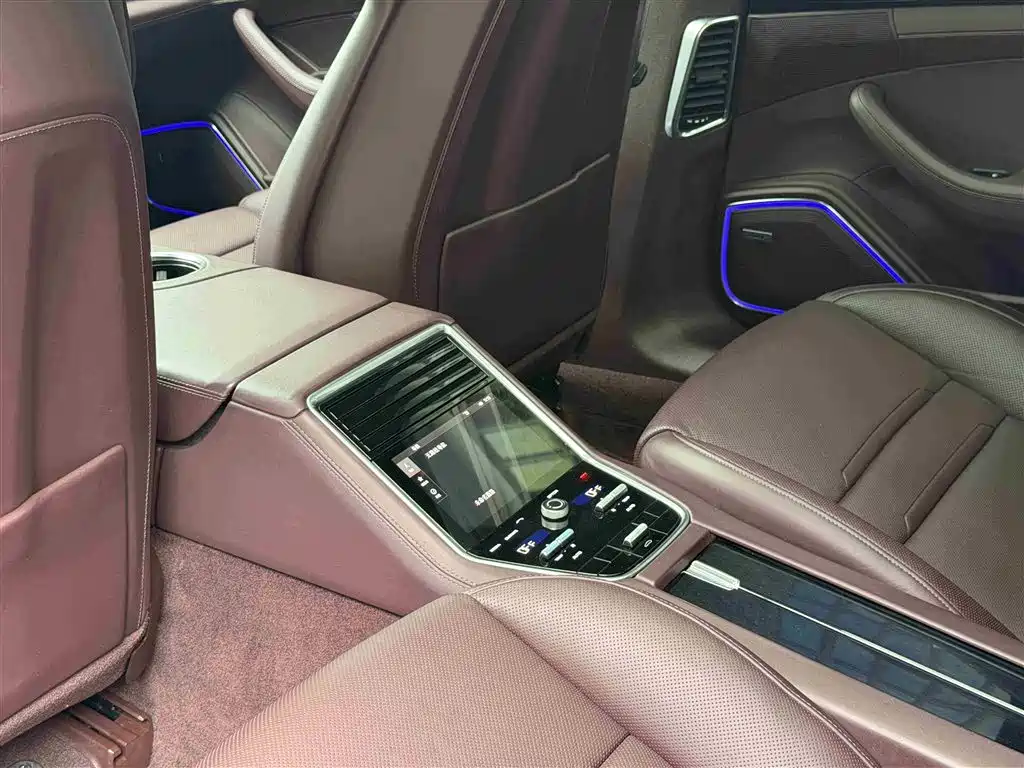صورة 9 - Porsche Panamera