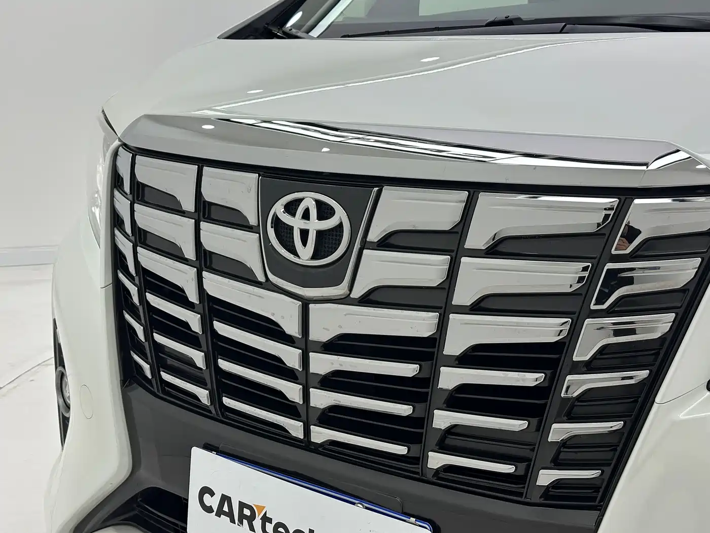 Toyota Alphard 2015 3.5L Premium Edition фото 32