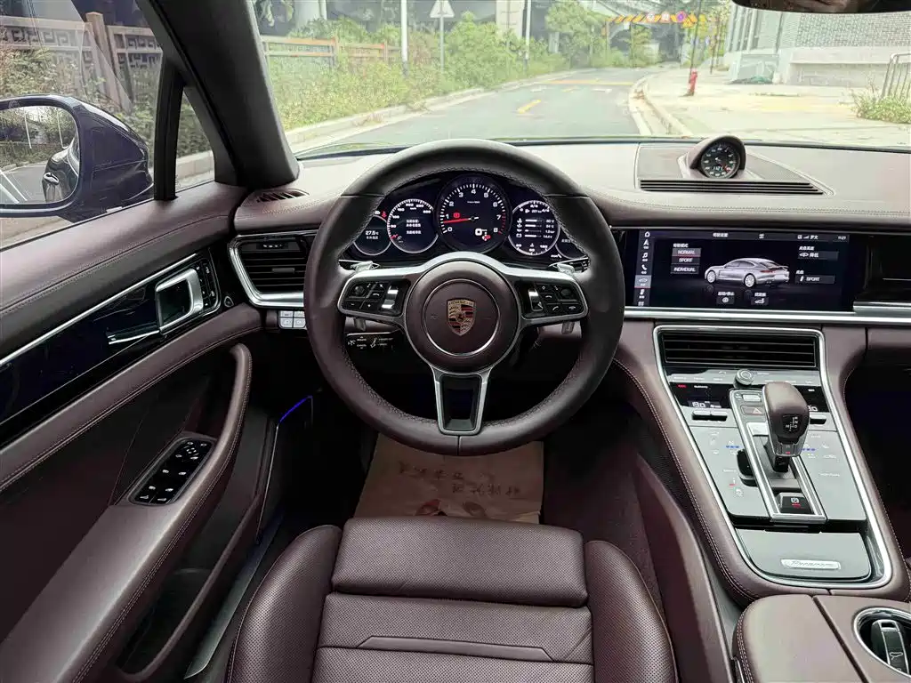 صورة 13 - Porsche Panamera