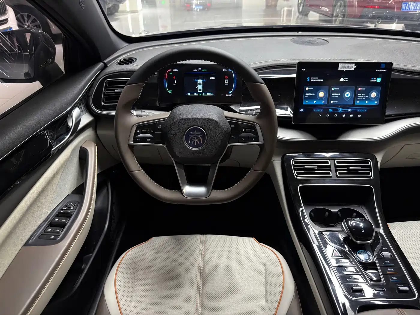 BYD Qin PLUS 2023 Champion Edition DM-i 120KM Leading Type фото 9