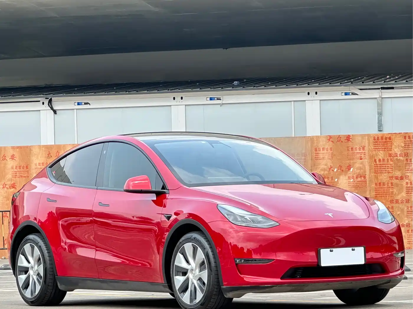 TESLA MODEL Y