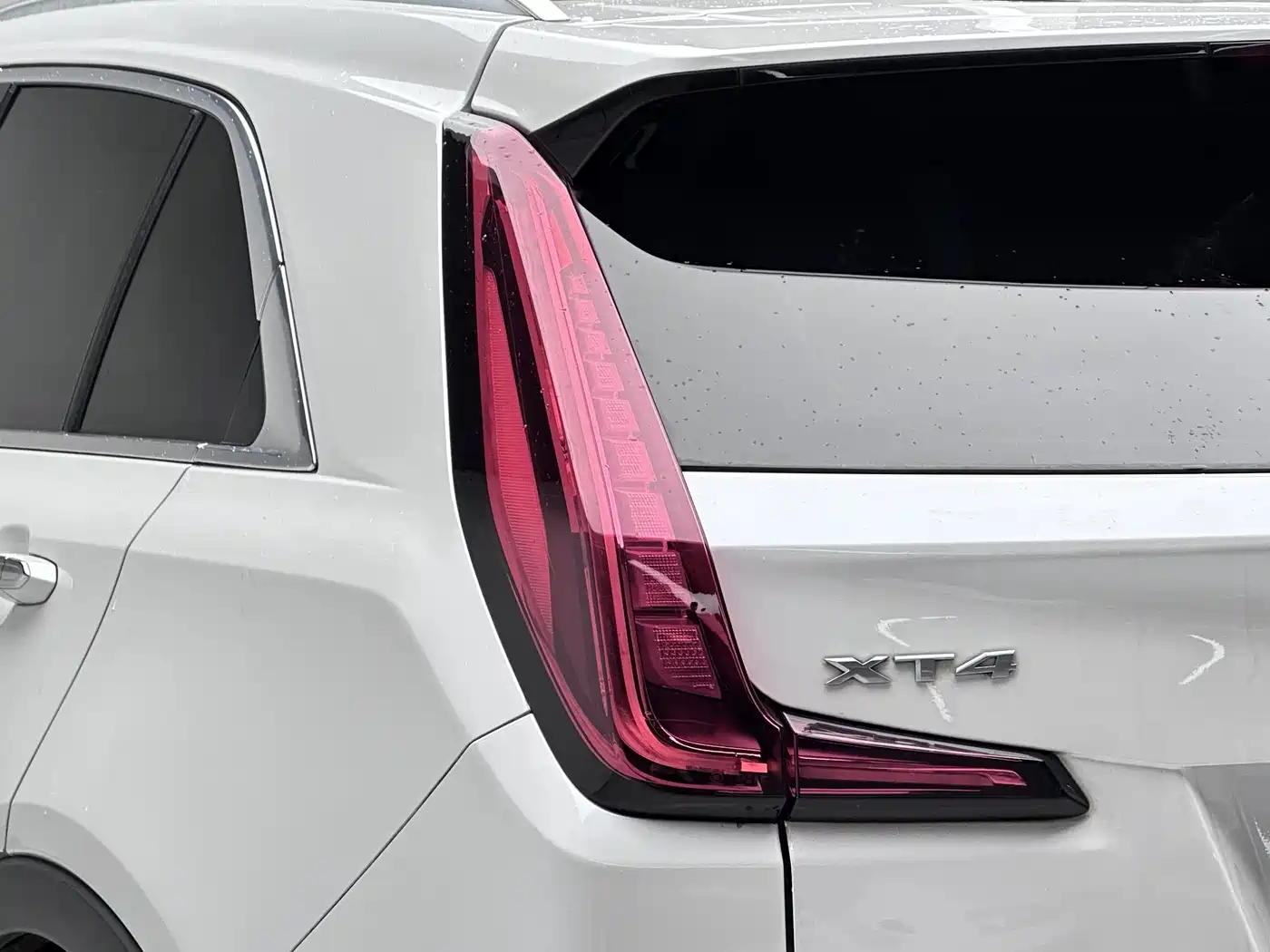 CADILLAC XT4