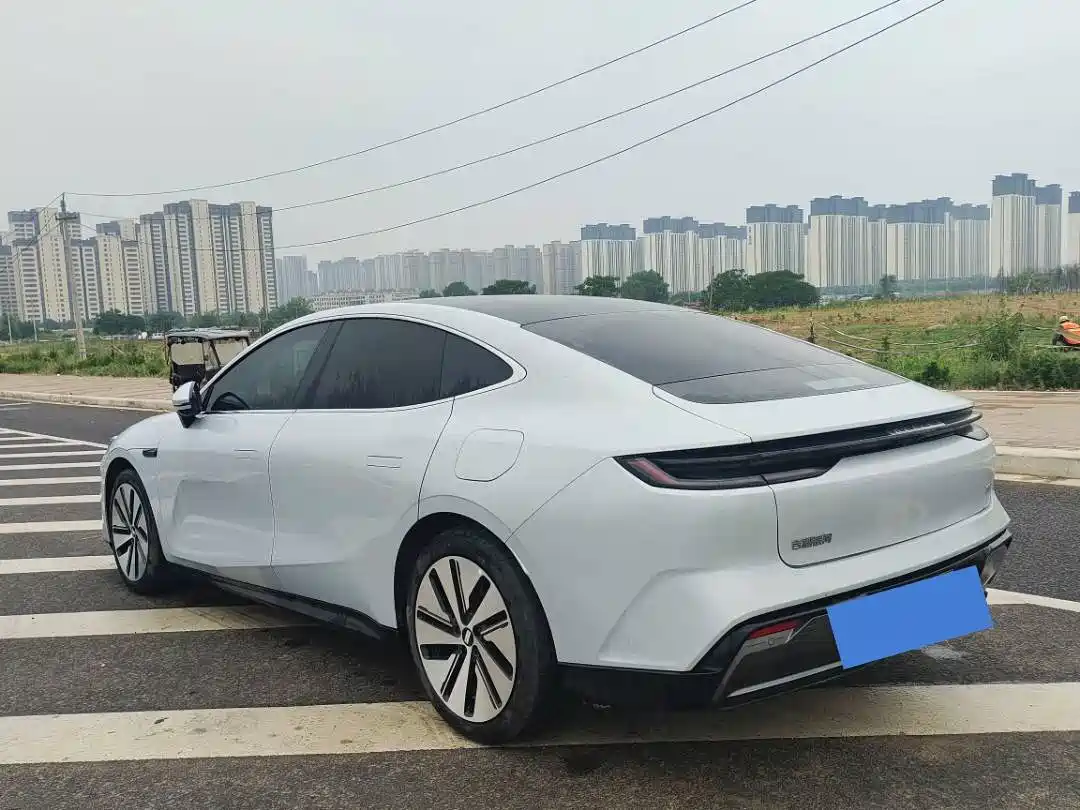 Geely Galaxy Galaxy E8 2024 665km RWD Starship Voyager Edition фото 10