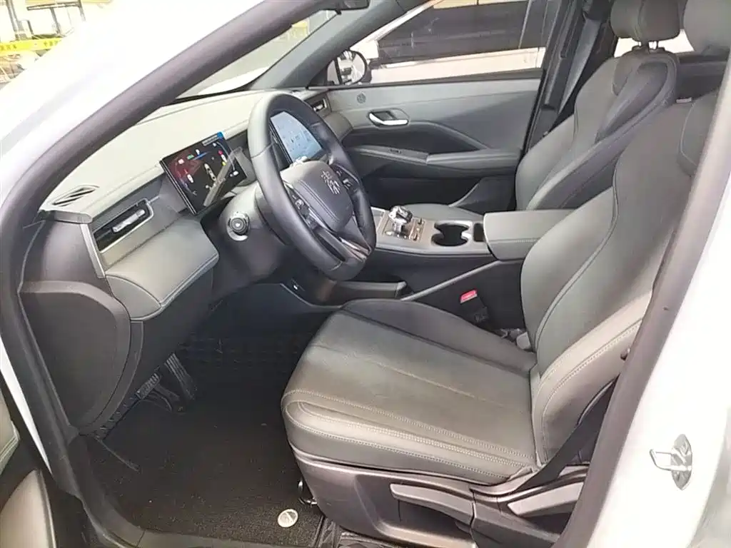 BYD Qin PLUS 2025 DM-i Smart Drive 55KM Leader фото 15
