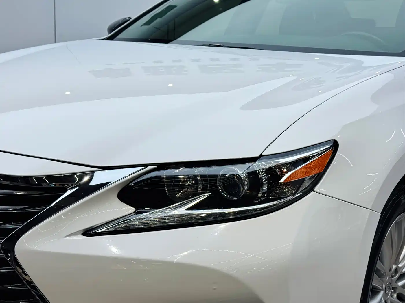 Lexus ES 2015 200 Elite Edition фото 23
