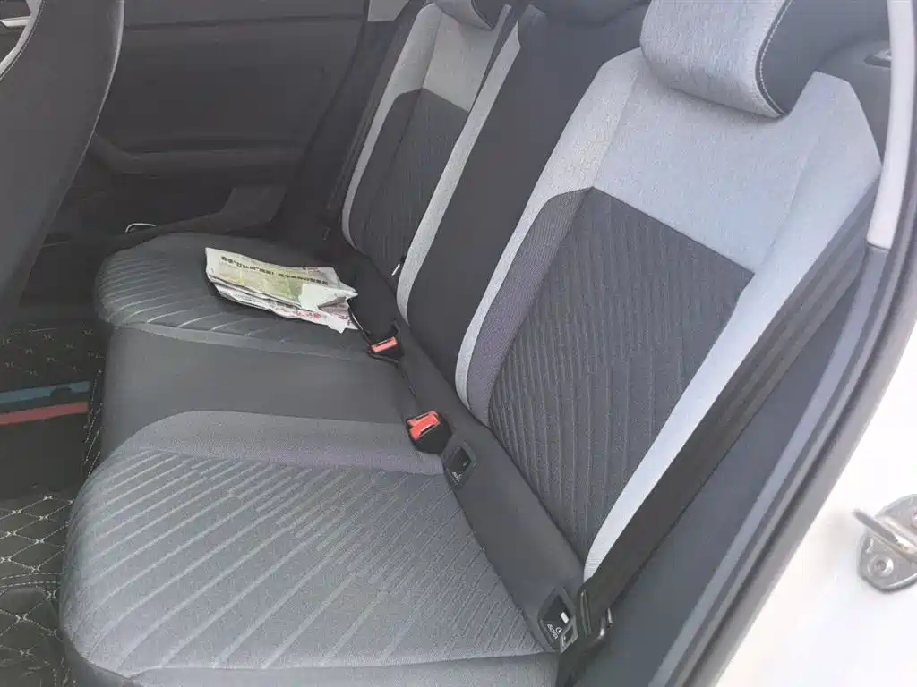 Volkswagen Lavida 2023 XRUI 1.5L Manual New Comfort Edition фото 14