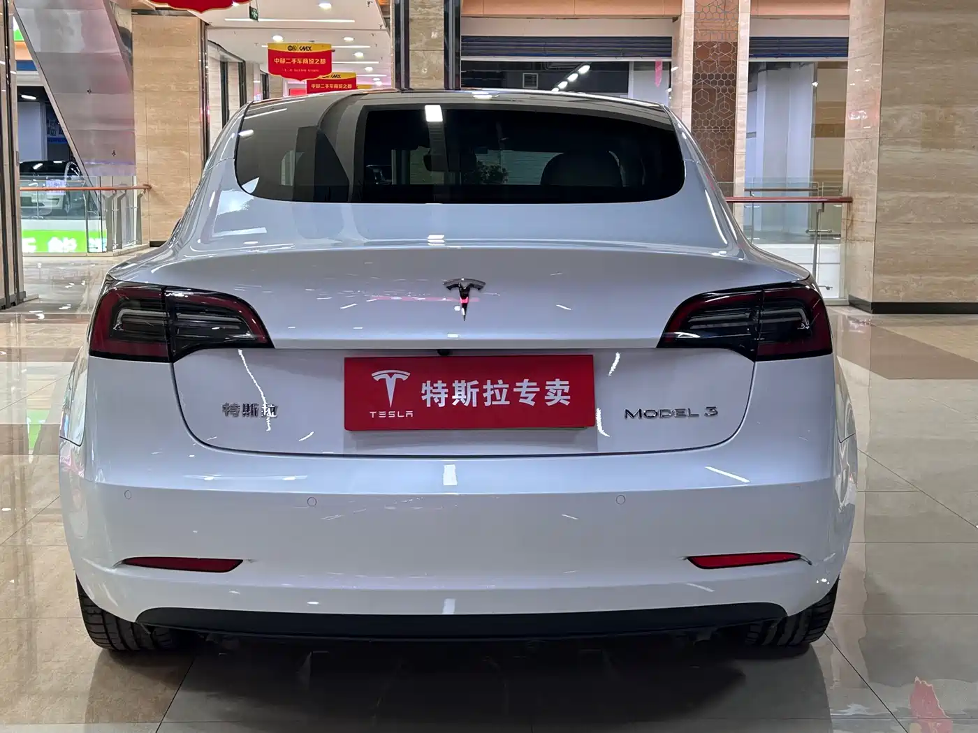 TESLA MODEL 3