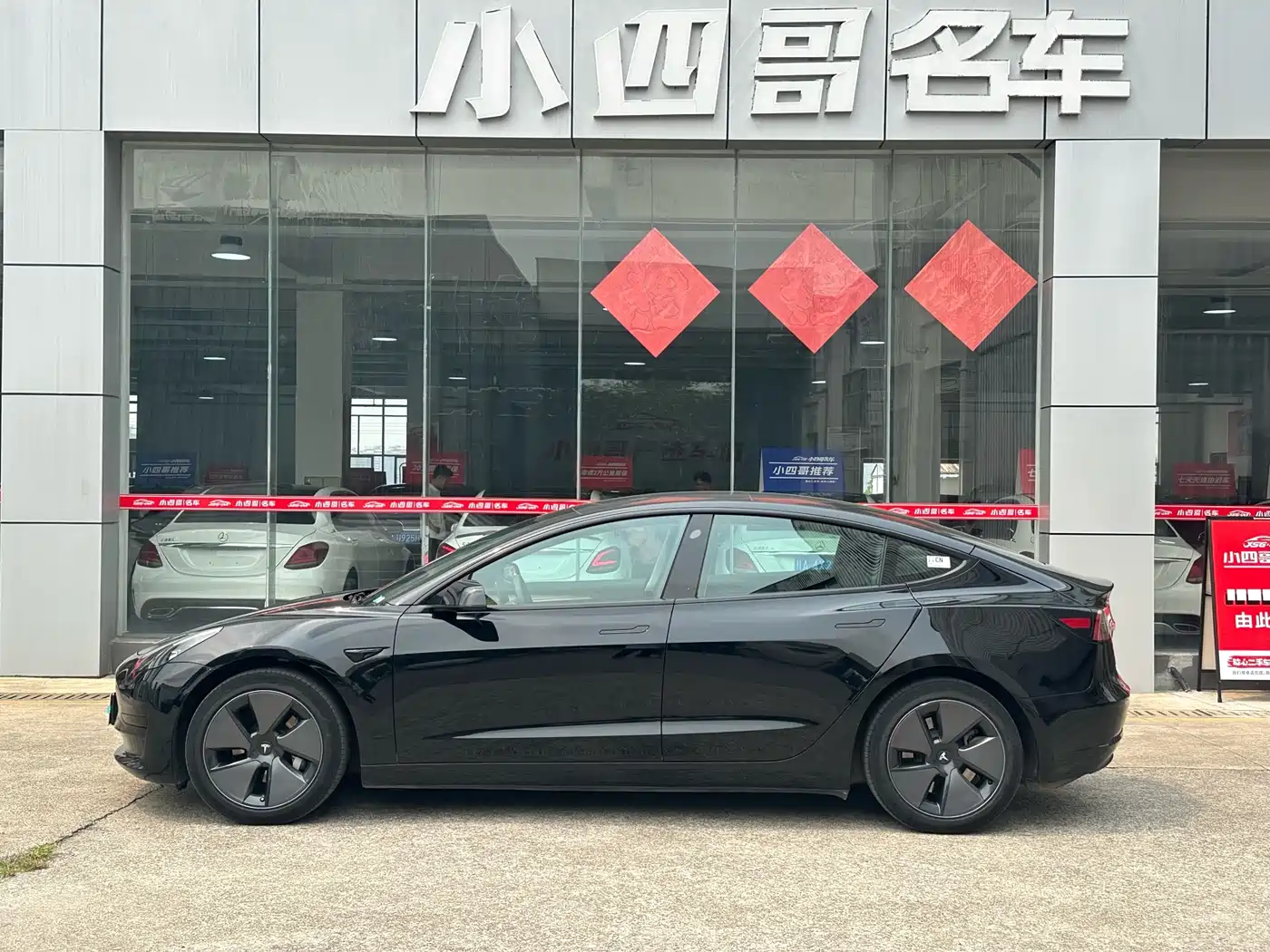TESLA MODEL 3
