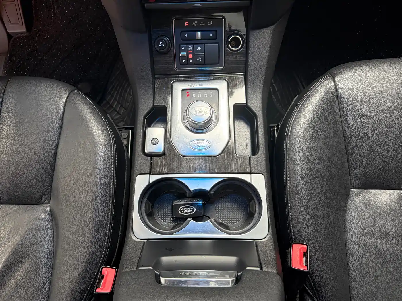Land Rover Discovery 2015 3.0 SDV6 HSE Diesel фото 9