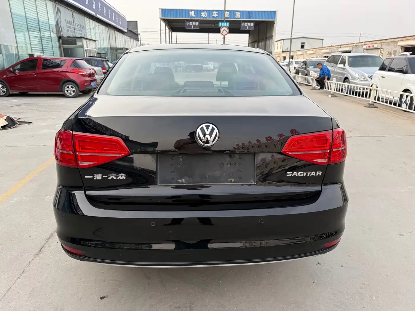 Volkswagen Sagitar 2015 1.6L Automatic Comfort фото 5