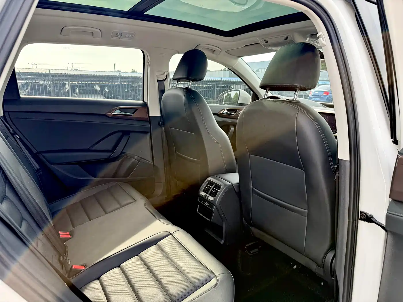 Volkswagen Tharu 2021 Model 280TSI 2WD Luxury Edition фото 24