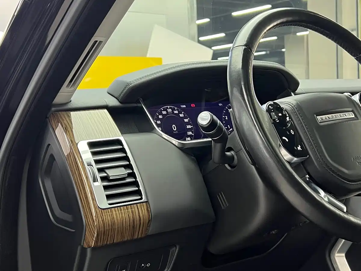 Land Rover Range Rover 2018 3.0 SC V6 Vogue Heritage Extended Edition фото 10