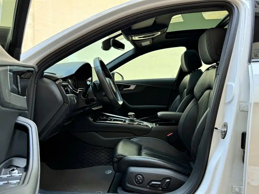 Audi A4L 2023 40 TFSI Luxury Sport фото 9