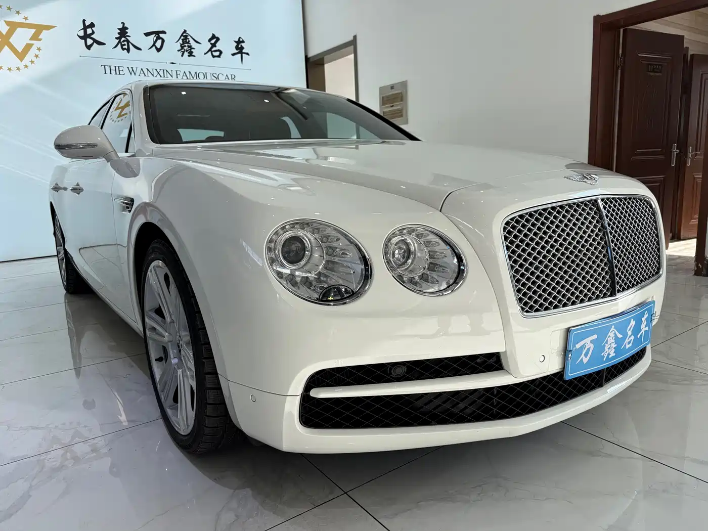 Bentley Flying Spur 2016 4.0T V8 Standard Edition фото 3
