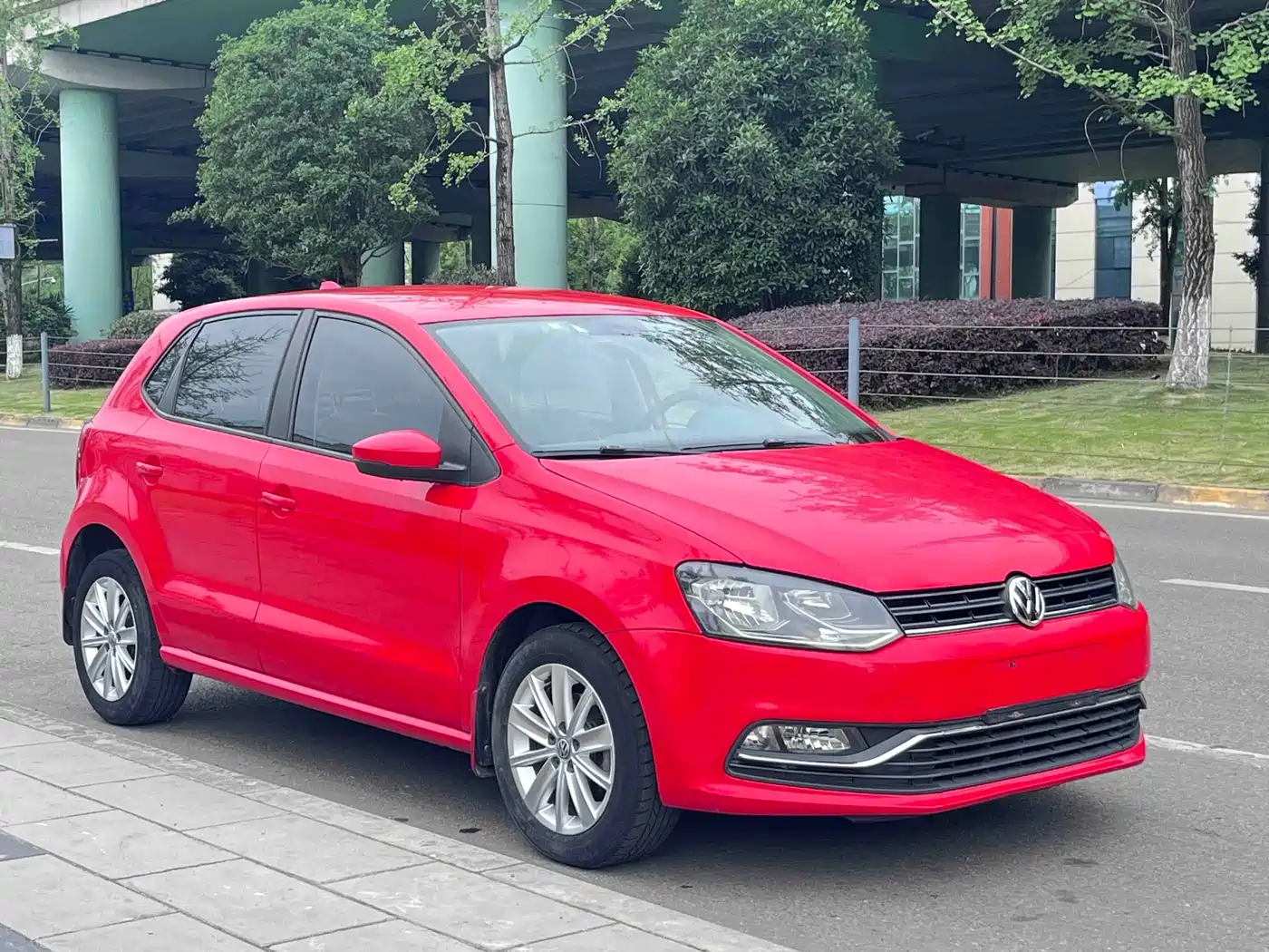 Volkswagen Polo 2014 1.6L Automatic Comfort Edition фото 3