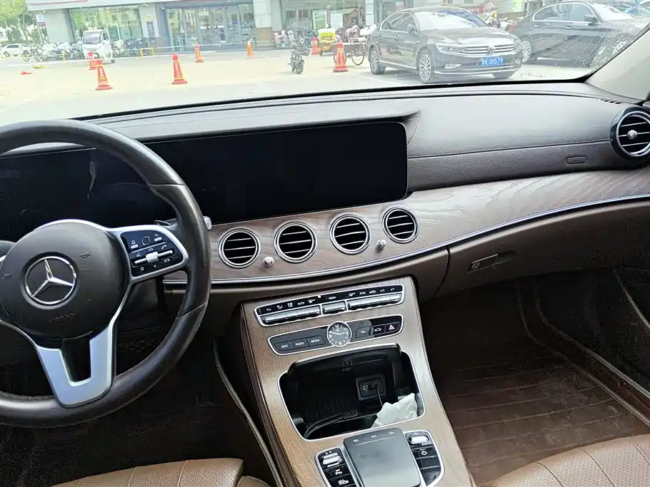 Mercedes-Benz E-Class 2019 E 260 L фото 13