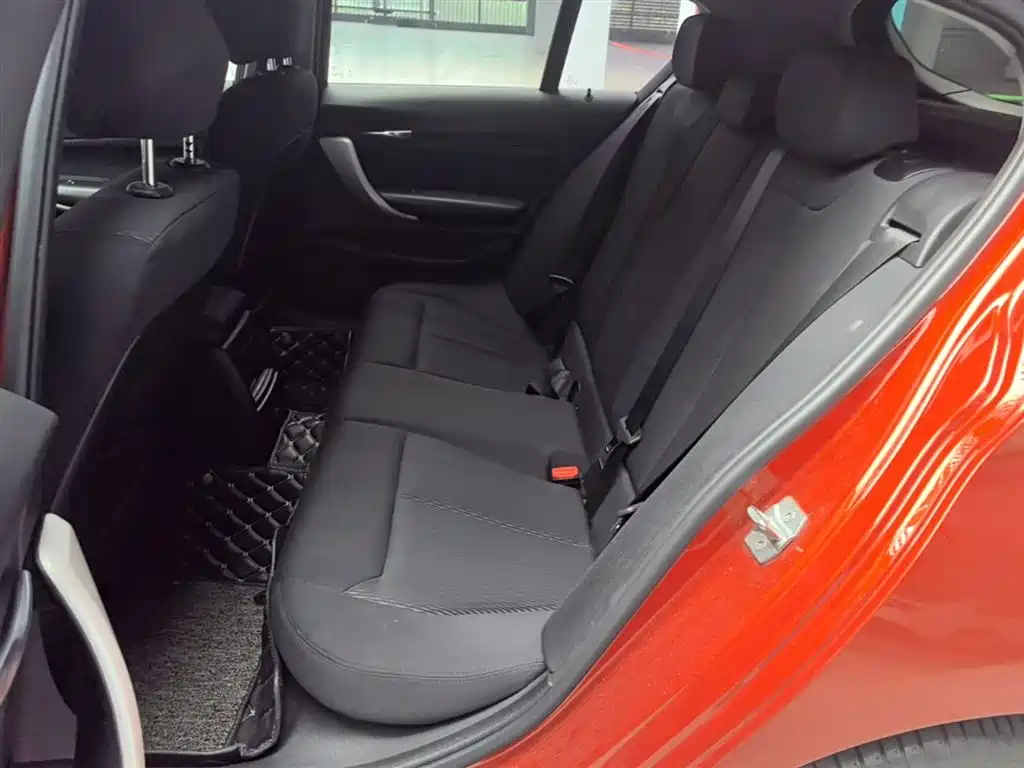 BMW 1 Series (Import) 2018 118i Leading фото 17