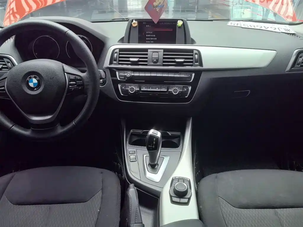 BMW 1 Series (Import) 2018 118i Leading фото 10