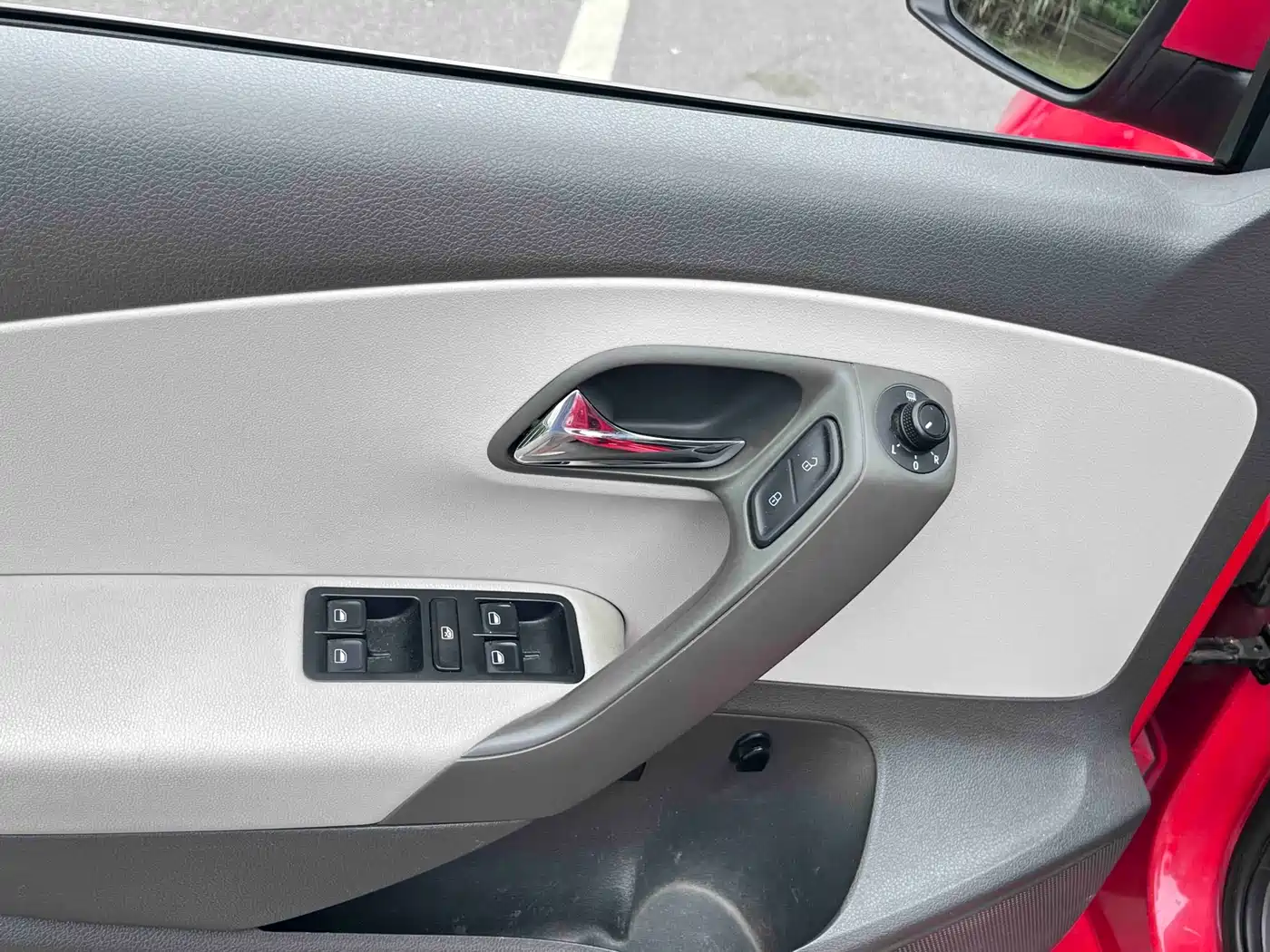Volkswagen Polo 2014 1.6L Automatic Comfort Edition фото 6