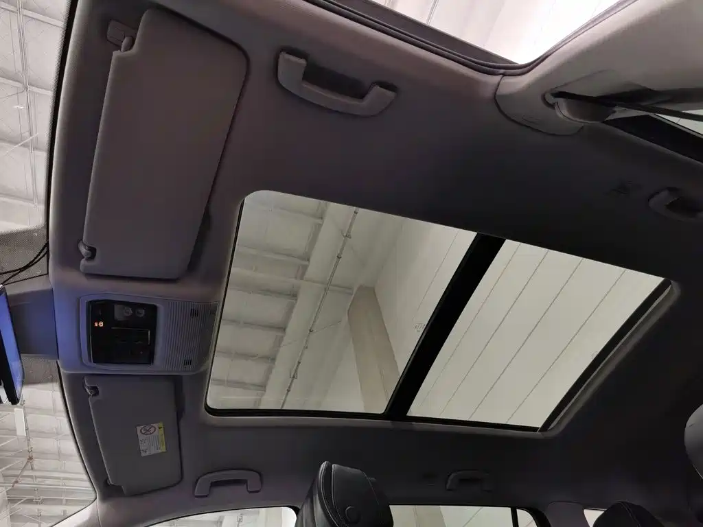 Photo 14 - Volkswagen Teramont