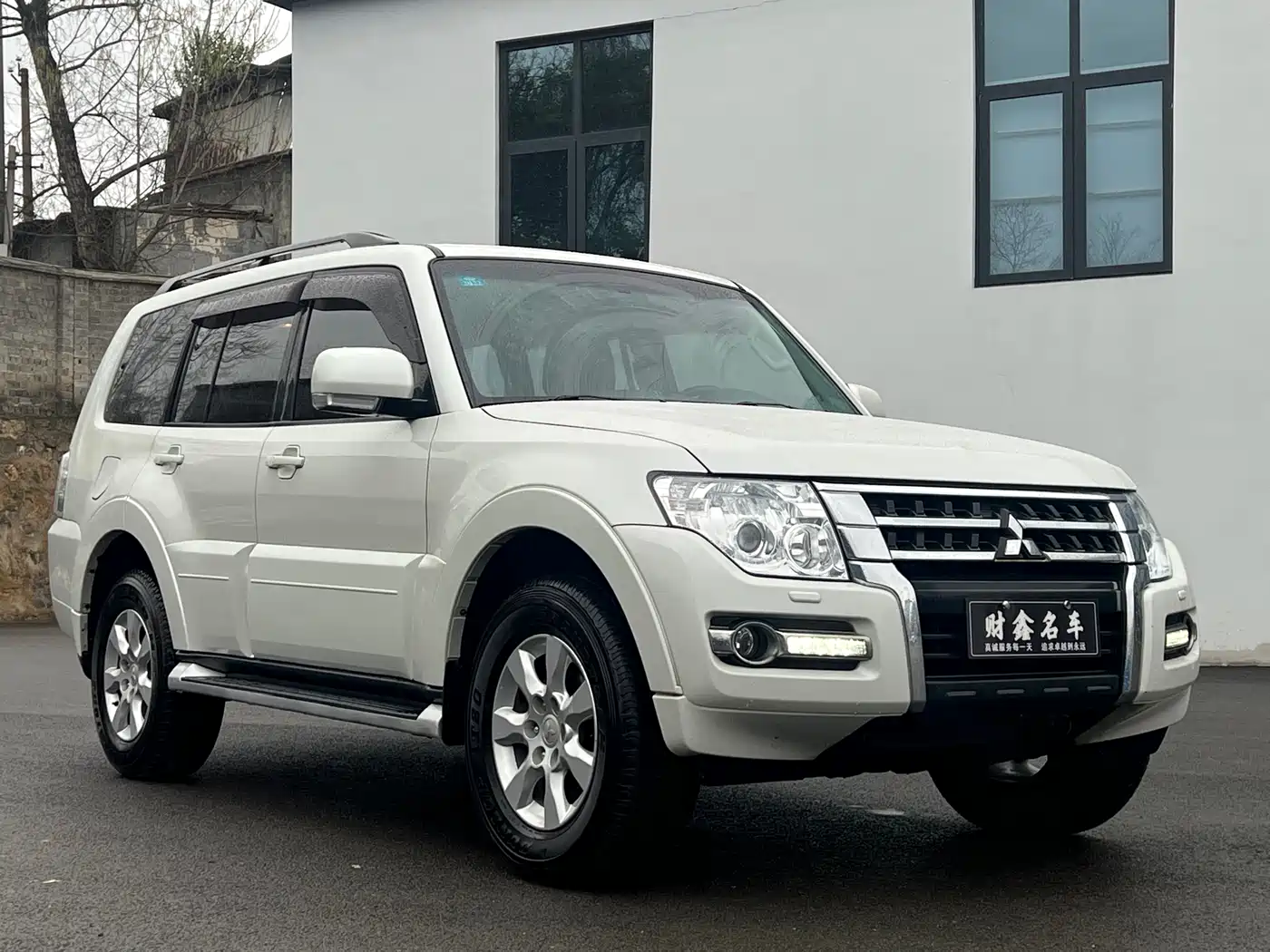 Mitsubishi Pajero (Import) 2018 3.0L Automatic Standard Edition фото 3