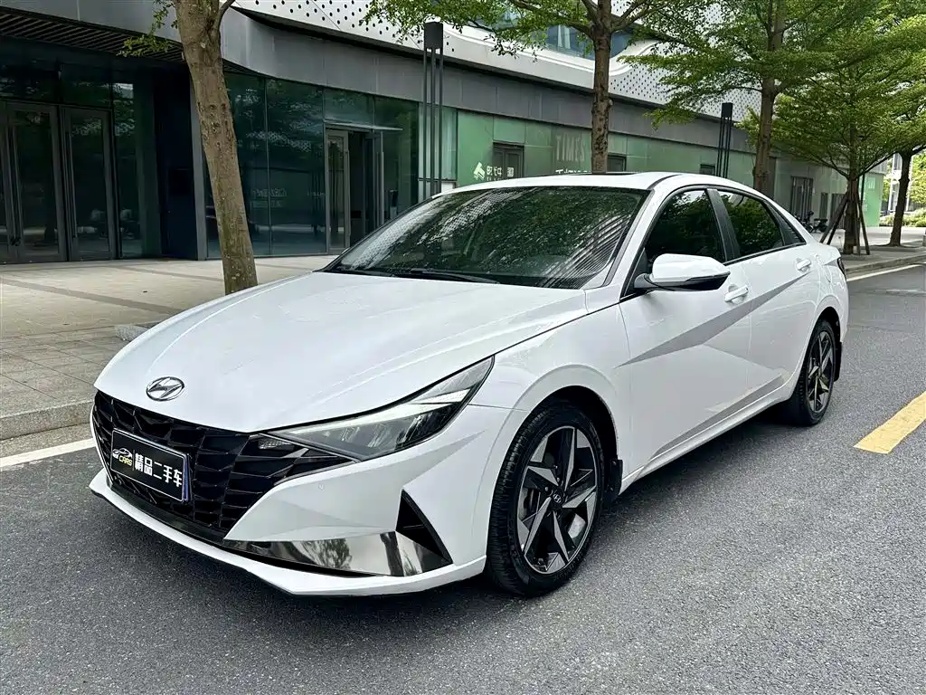 Hyundai Elantra 2021 1.5L CVT LUX Premium Edition