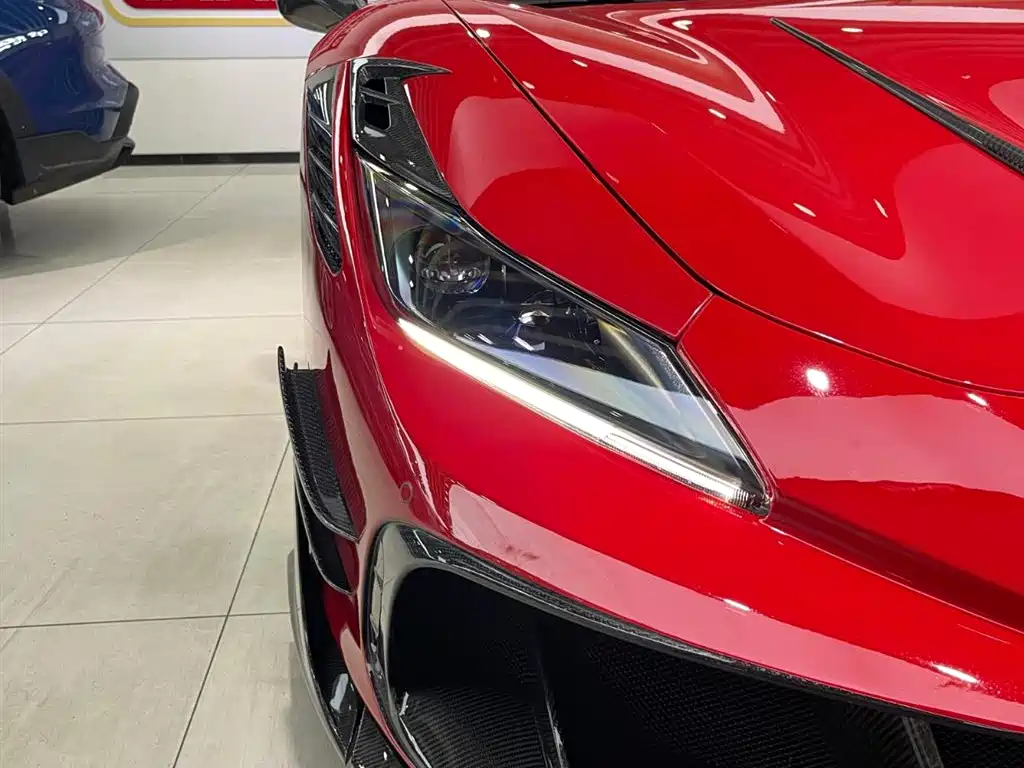 FERRARI F8