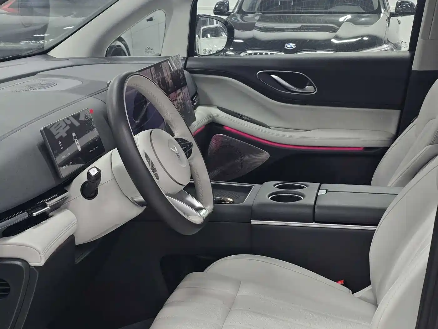 Voyah Auto Voyah Dreamer 2025 PHEV AWD Flagship Kunpeng Edition фото 4