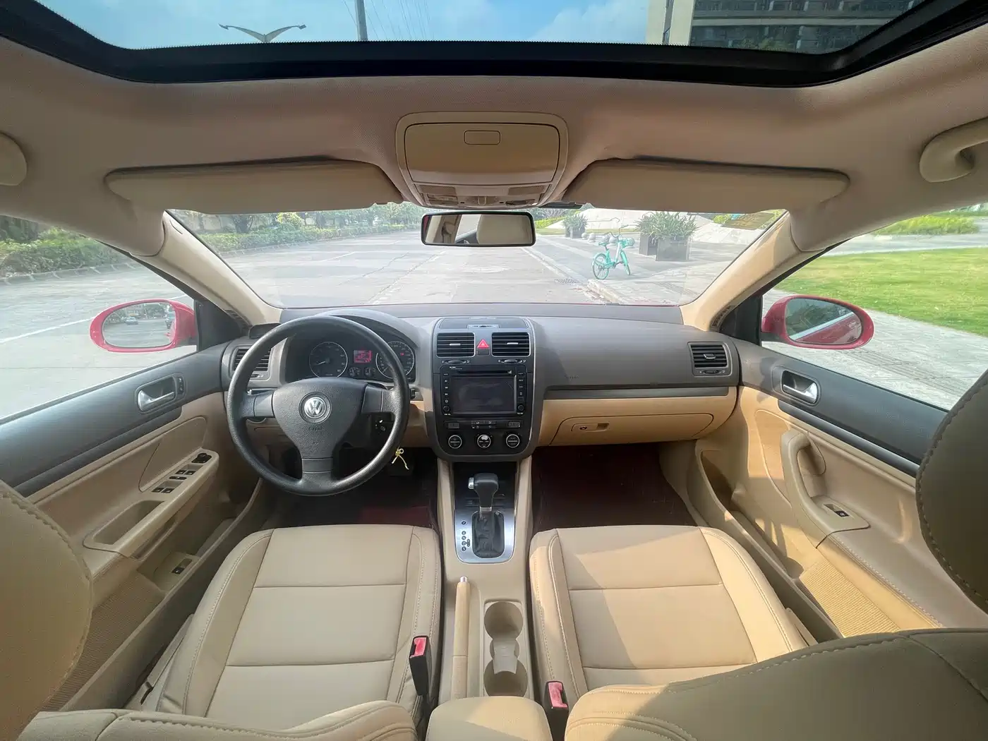 Volkswagen Sagitar 2009 1.6L Automatic Fashion фото 7