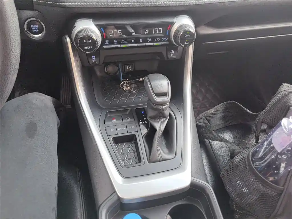 Toyota RAV4 Rongfang 2021 2.0L CVT 2WD Trend фото 6