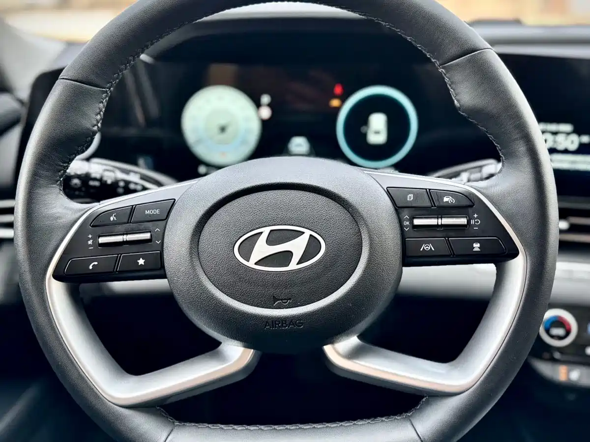 Hyundai Elantra 2023 1.5L CVT TOP Flagship Edition фото 22
