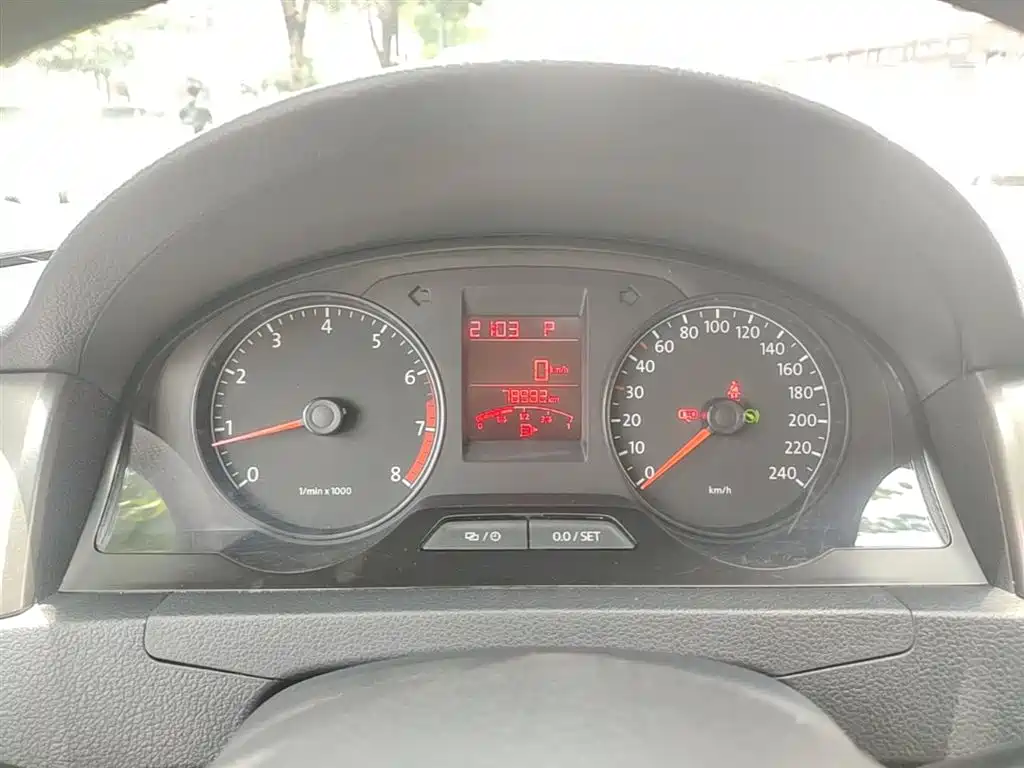 Volkswagen Santana 2013 1.6L Automatic Comfort Edition фото 12