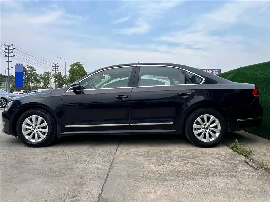 Volkswagen Passat 2014 1.8TSI DSG Luxury Navigation Edition фото 3