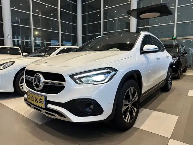 MERCEDES-BENZ GLA