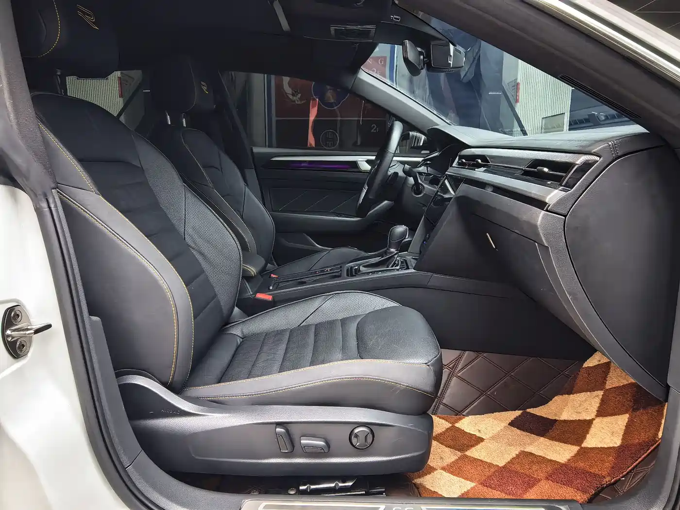 Volkswagen FAW-Volkswagen CC 2023 380TSI Eye-catching Edition фото 10