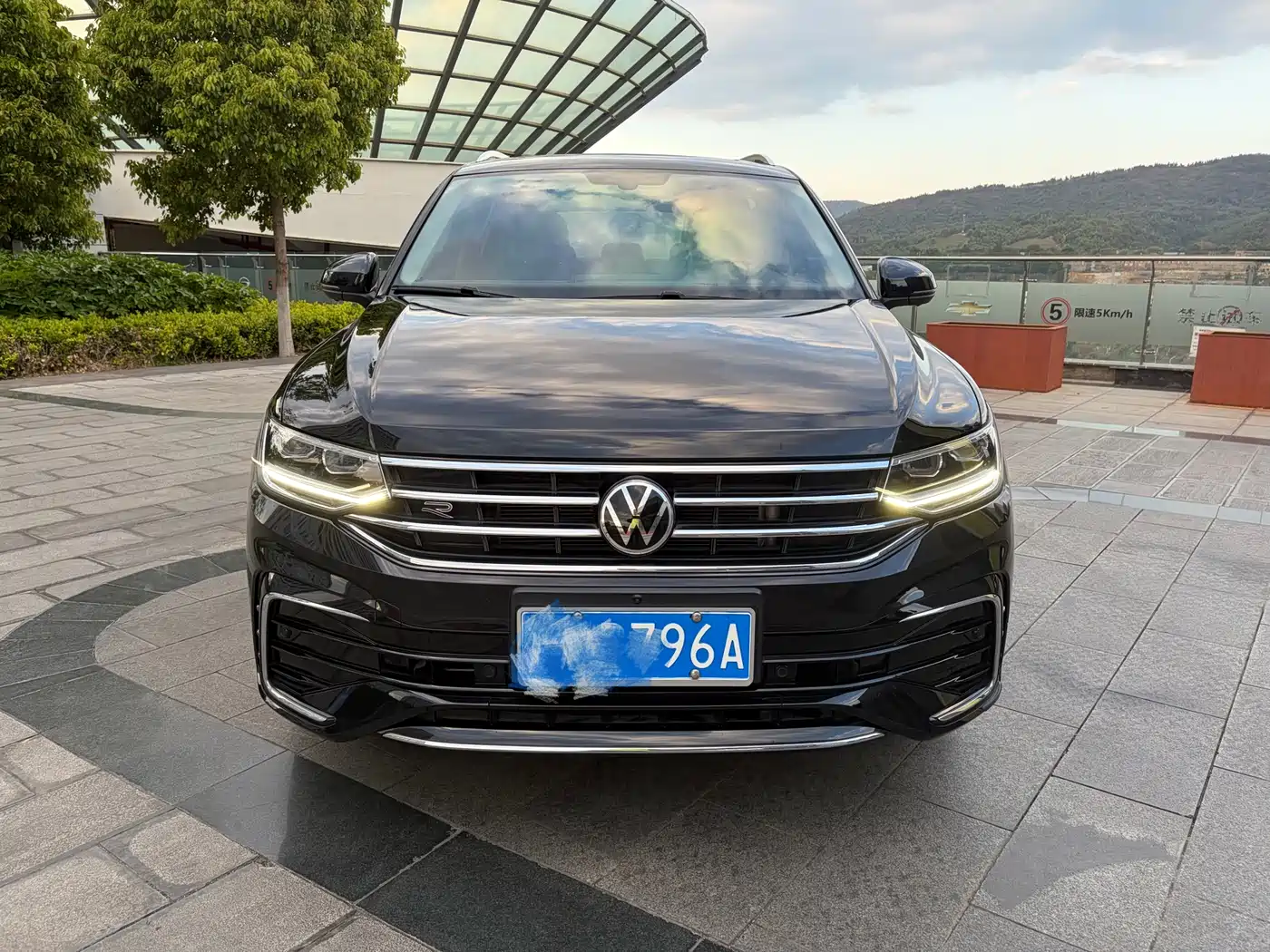 Volkswagen Tiguan L 2022 330TSI Auto 2WD R-Line Premium Edition фото 2