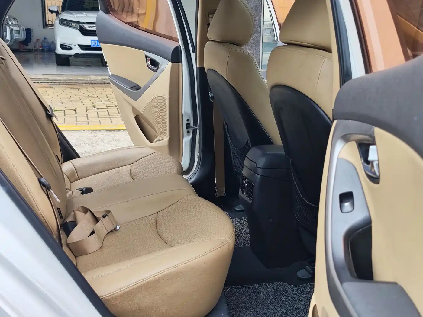 Hyundai Langdong 2013 1.6L Automatic Premium фото 6