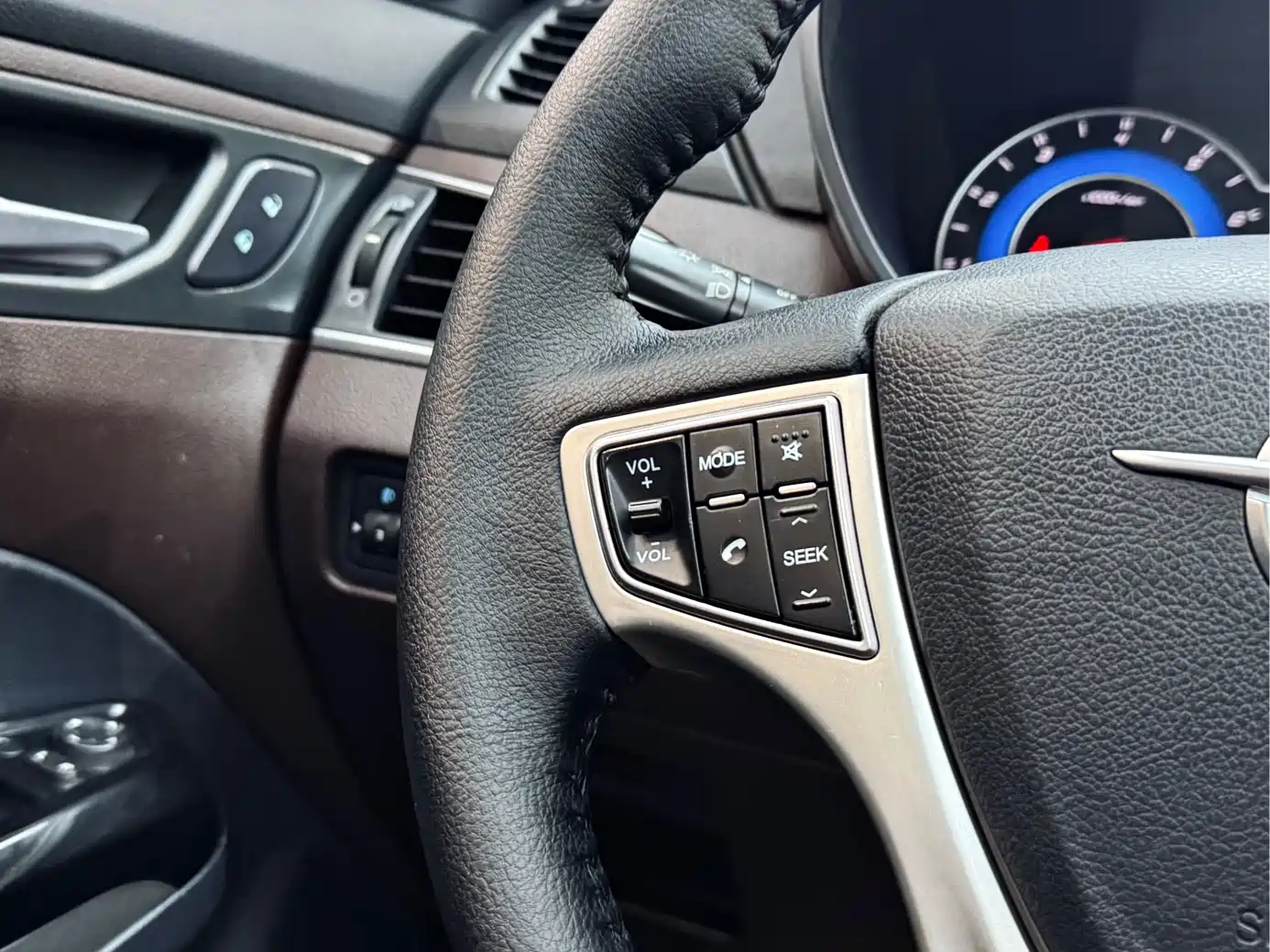 Haima Famila F7 2018 2017 1.5T 7-Seater Auto Comfort