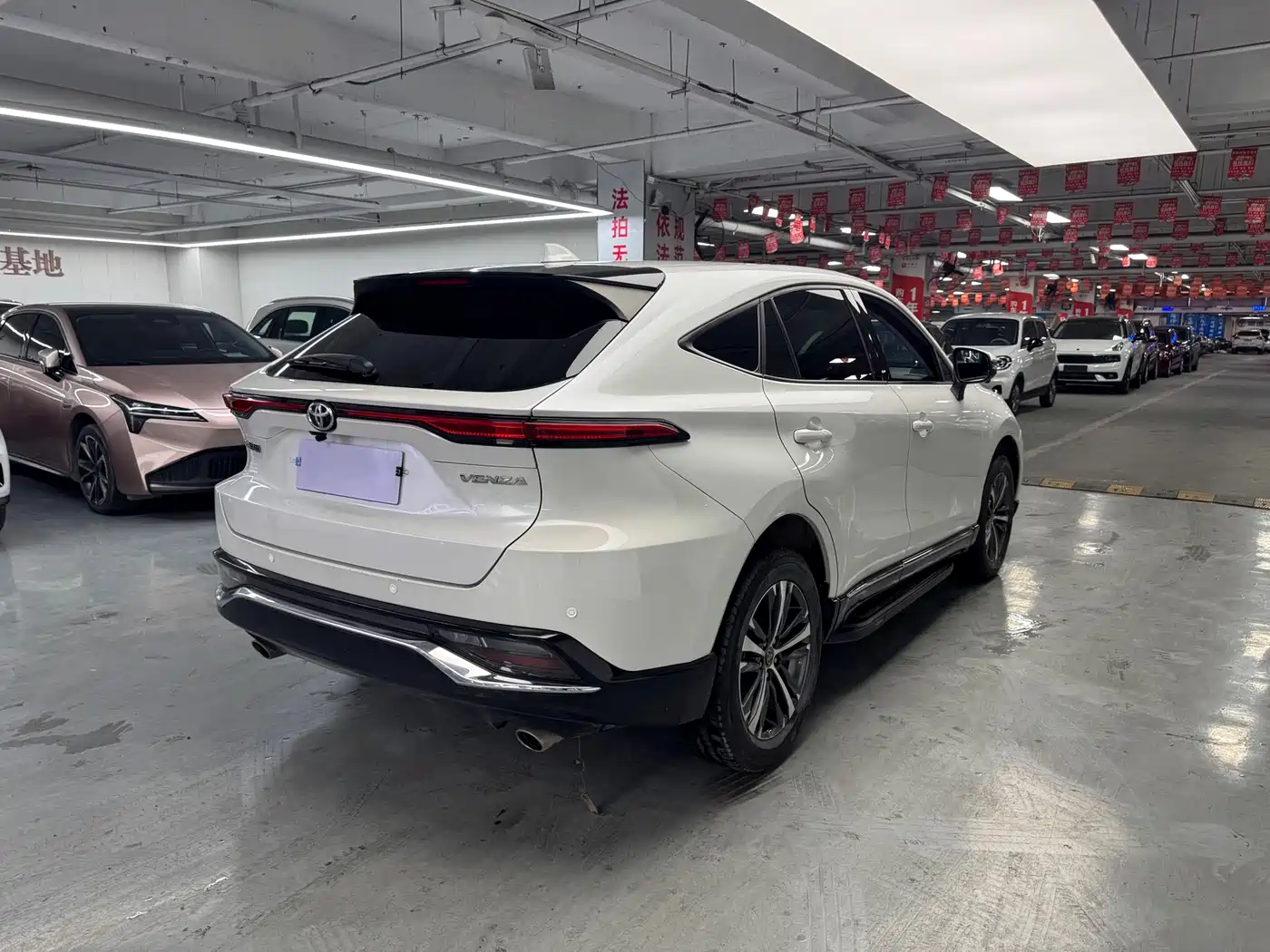 Toyota Venza 2022 2.0L CVT 2WD Luxury фото 12