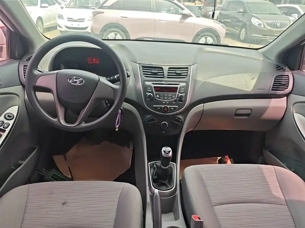 Hyundai Verna 2014 1.4L Manual Smart GLS фото 10