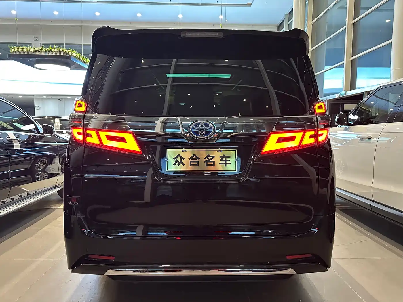 Toyota Vellfire 2021 Crown Hybrid 2.5L HV Supreme Edition фото 5