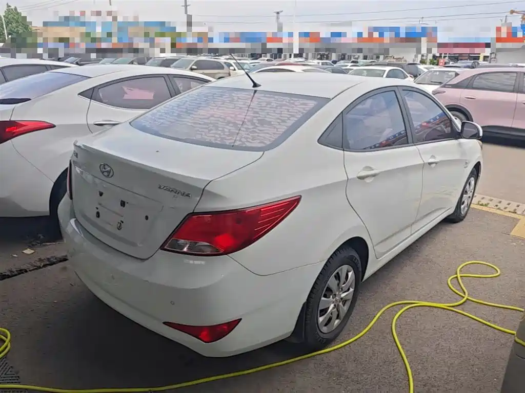 Hyundai Verna 2014 1.4L Manual Smart GLS фото 7