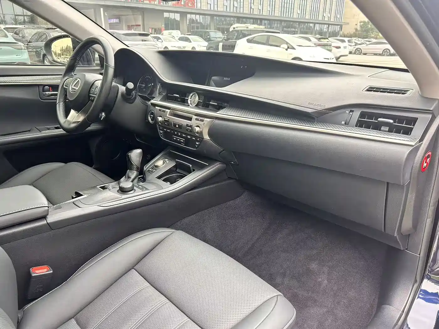 Lexus ES 2015 300h Comfort Edition фото 14